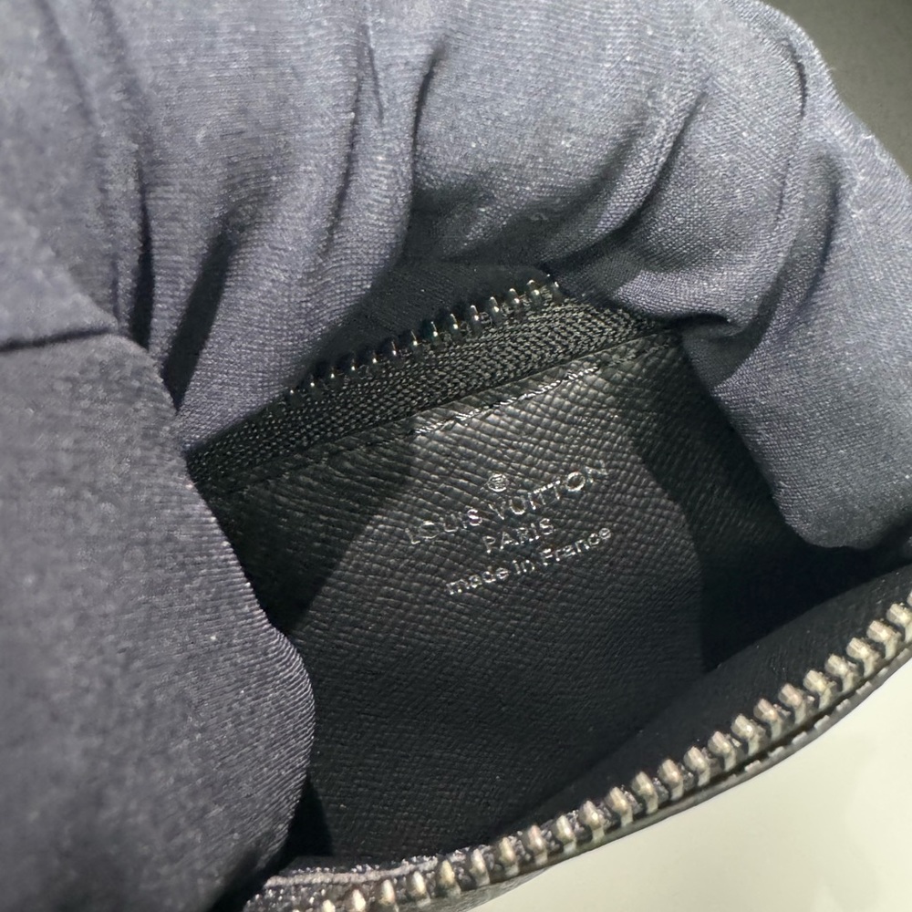 Louis Vuitton crossbody bag - Picture 5 of 10